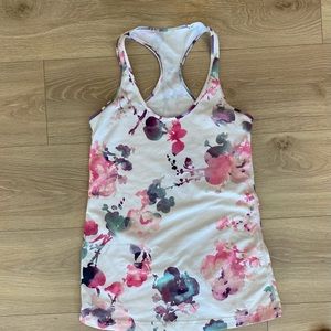 Lululemon tank size 8